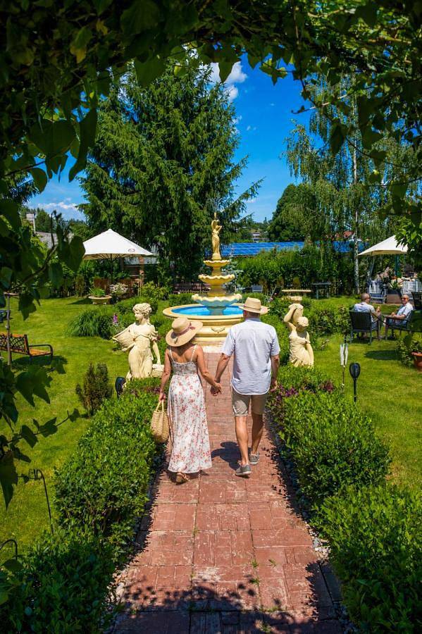 Hotel dla 2 osób, z Taras i Jacuzzi oraz Ogród i Basen w Náchod