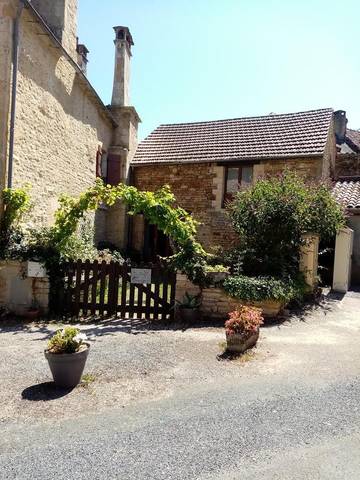 Chambre d’hôte pour 3 personnes, avec terrasse ainsi que jardin et vue à Archignac