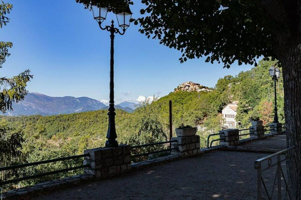 Appartement entier, Gite arrière pays niçois in Revest-les-Roches, Côte méditerranéenne (France)