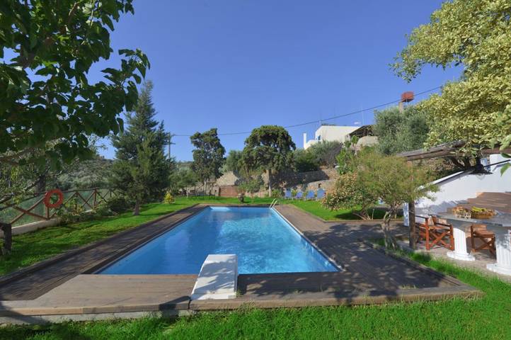 Location de vacances pour 10 personnes, avec vue sur l’océan ainsi que balcon et jardin dans Elounda - 2