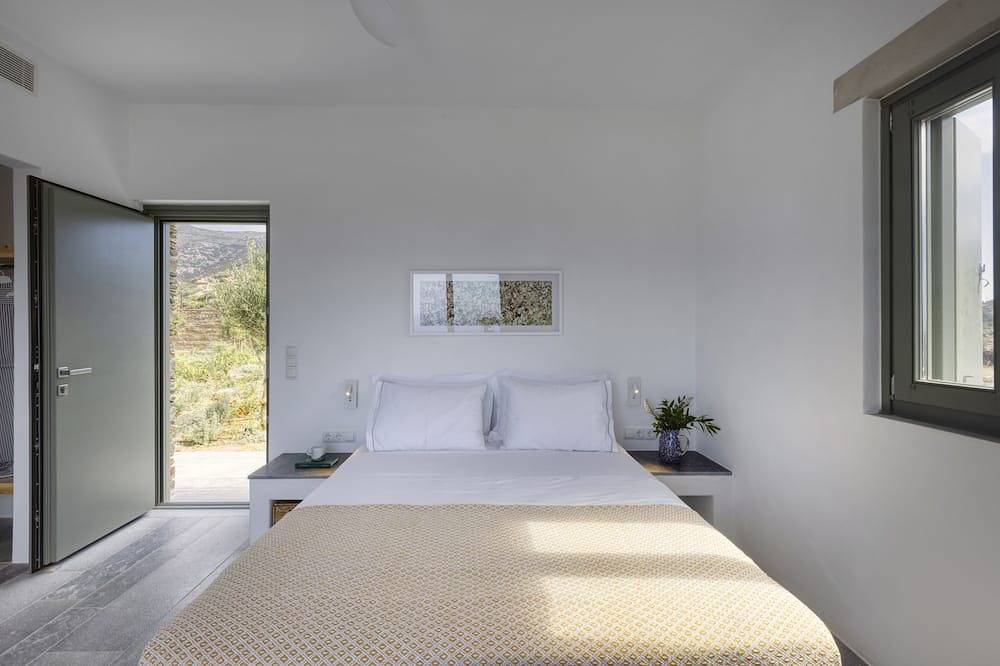 Brand new 7 bedroom Villa 10min from Vathy beach in Vathi Beach, Sifnos