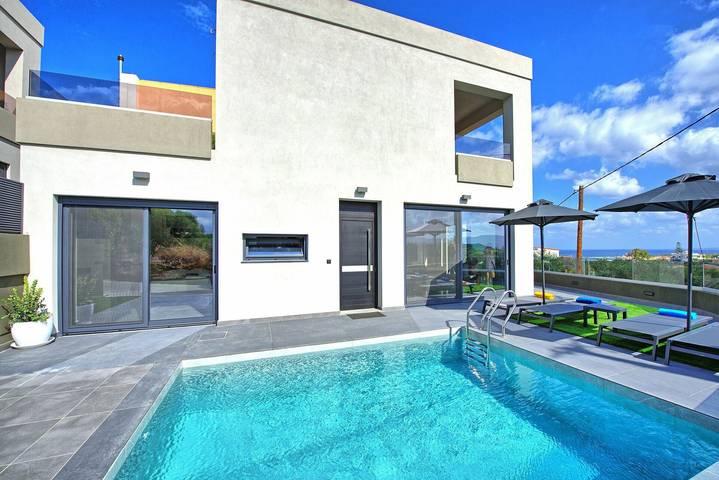 Villa for 5 people, with Balcony and Terrace as well as Pool in Chania