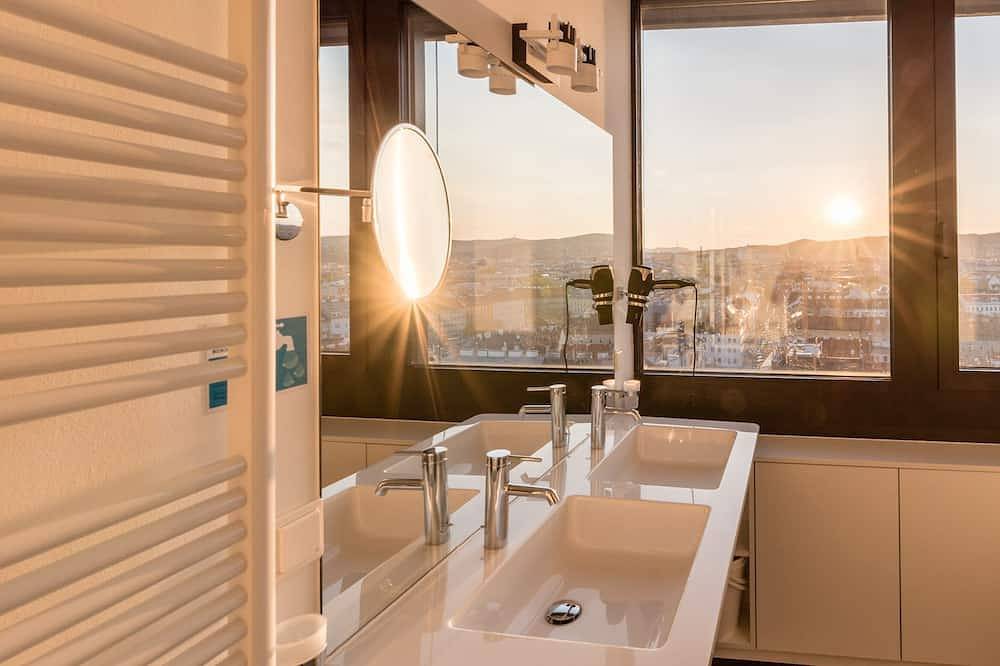 Panorama-Suite mit Blick über Wien, Wlan und Parkgarage in Hernals, Wien