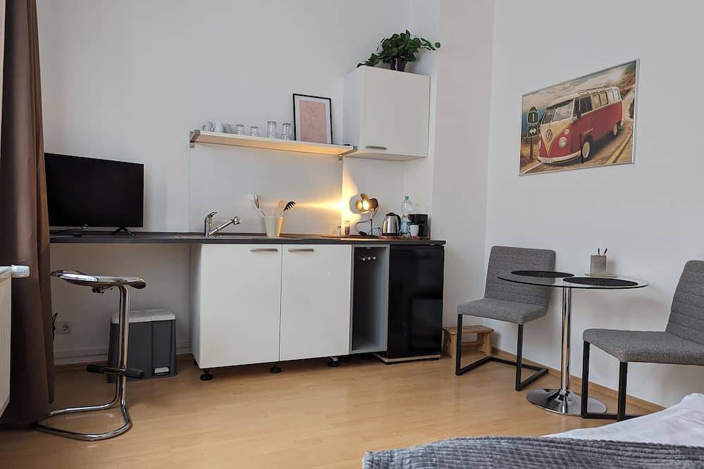 Ganze Wohnung, Kleines Studio mit Küchenzeile und Bad, zentral, barrierefrei in Pforzheim, Nordschwarzwald