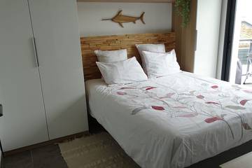 Gîte pour 4 personnes, avec terrasse ainsi que piscine et jacuzzi à Tourbes