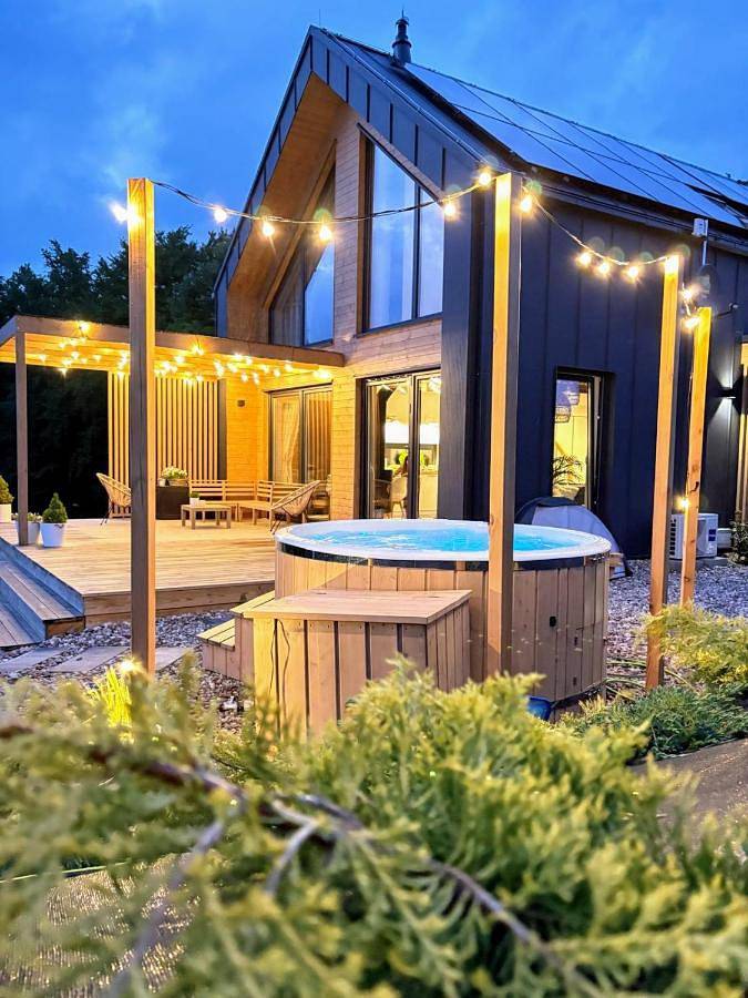 Stodoła Rzym - domek, jacuzzi, sauna, jezioro, las in Chmielno