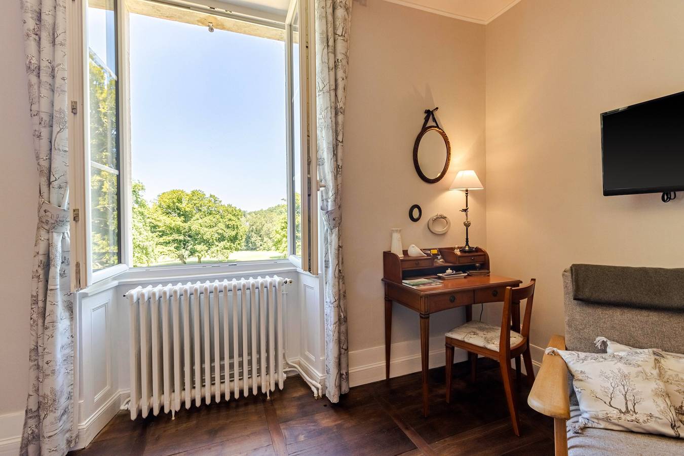 Habitación de huéspedes "La Romantique" con terraza y jardín compartidos, Wi-Fi in Savignac-les-Églises, Périgord Blanc