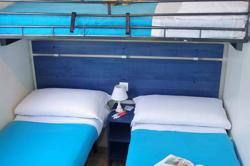 Mobil-home avec climatisation, terrasse et piscine in Cisano, Bardolino
