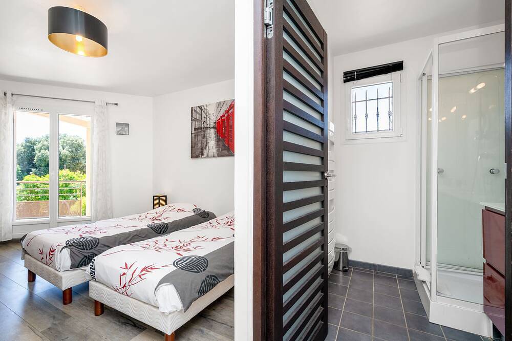 Luxury 3* property with swimming pool between Nîmes & Montpellier, up to 30 people. in Sommières, Nimes region