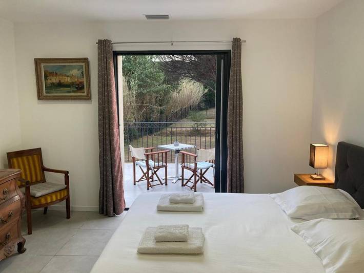 Chambre d’hôte pour 2 personnes, avec vue et piscine ainsi que terrasse et jardin dans le Var - 3