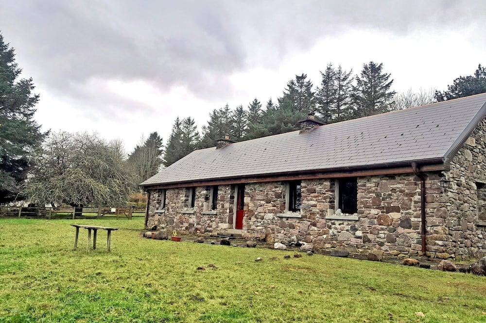 Family Friendly Cottage on the shore front of Lough Mask, Tourmakeady in Castlebar, Lough Mask