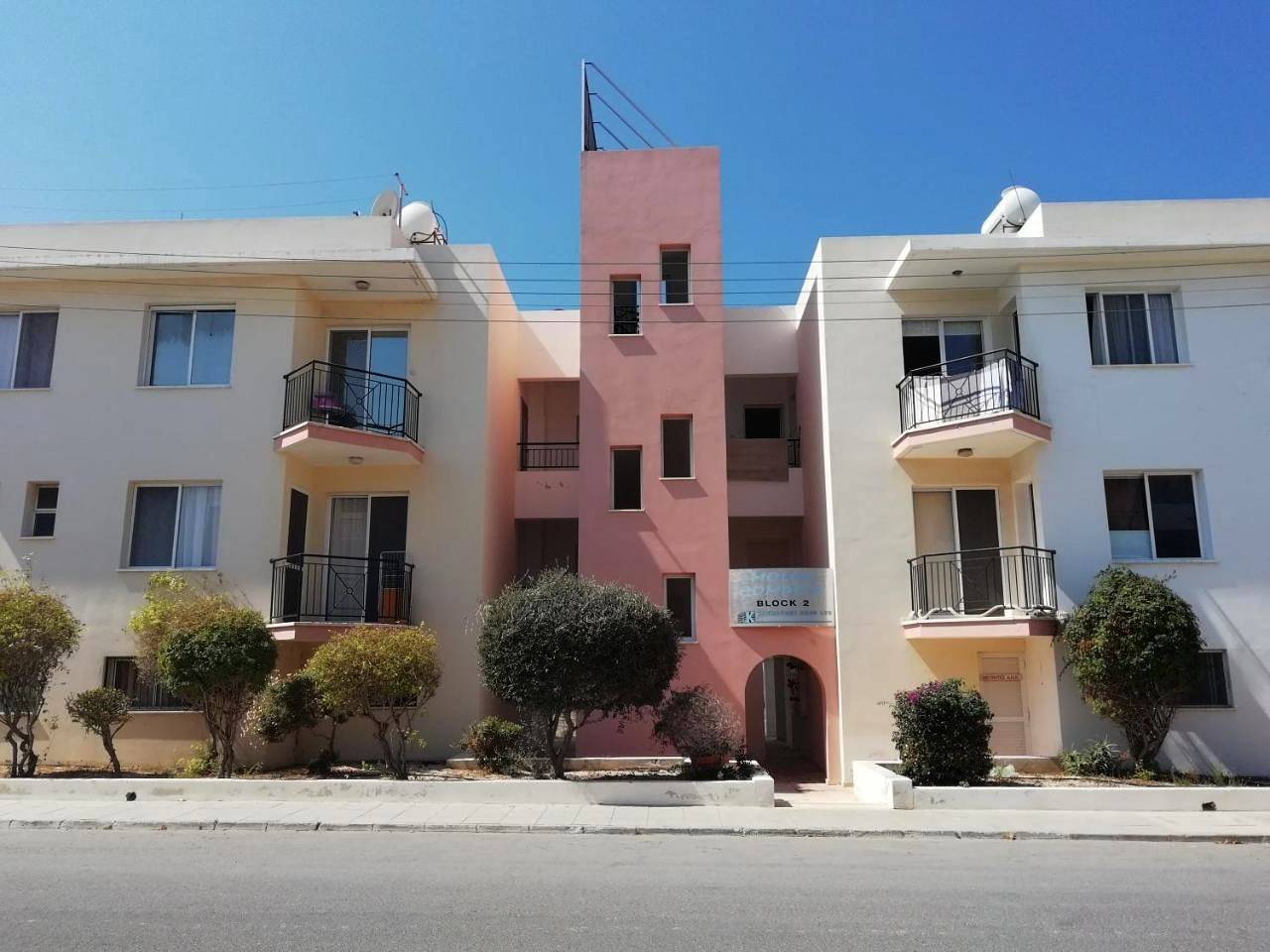 Athena and The Owl Beachside Apt in Paphos, Südzypern
