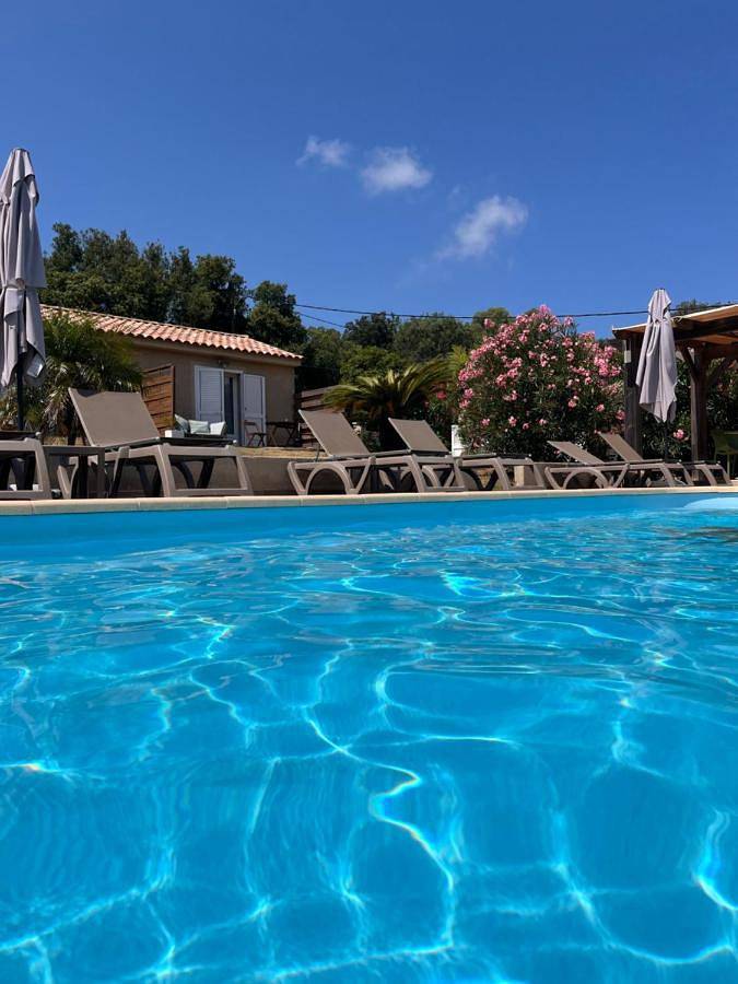 Location de vacances pour 3 personnes, avec vue ainsi que jardin et piscine à Barbaggio - 2