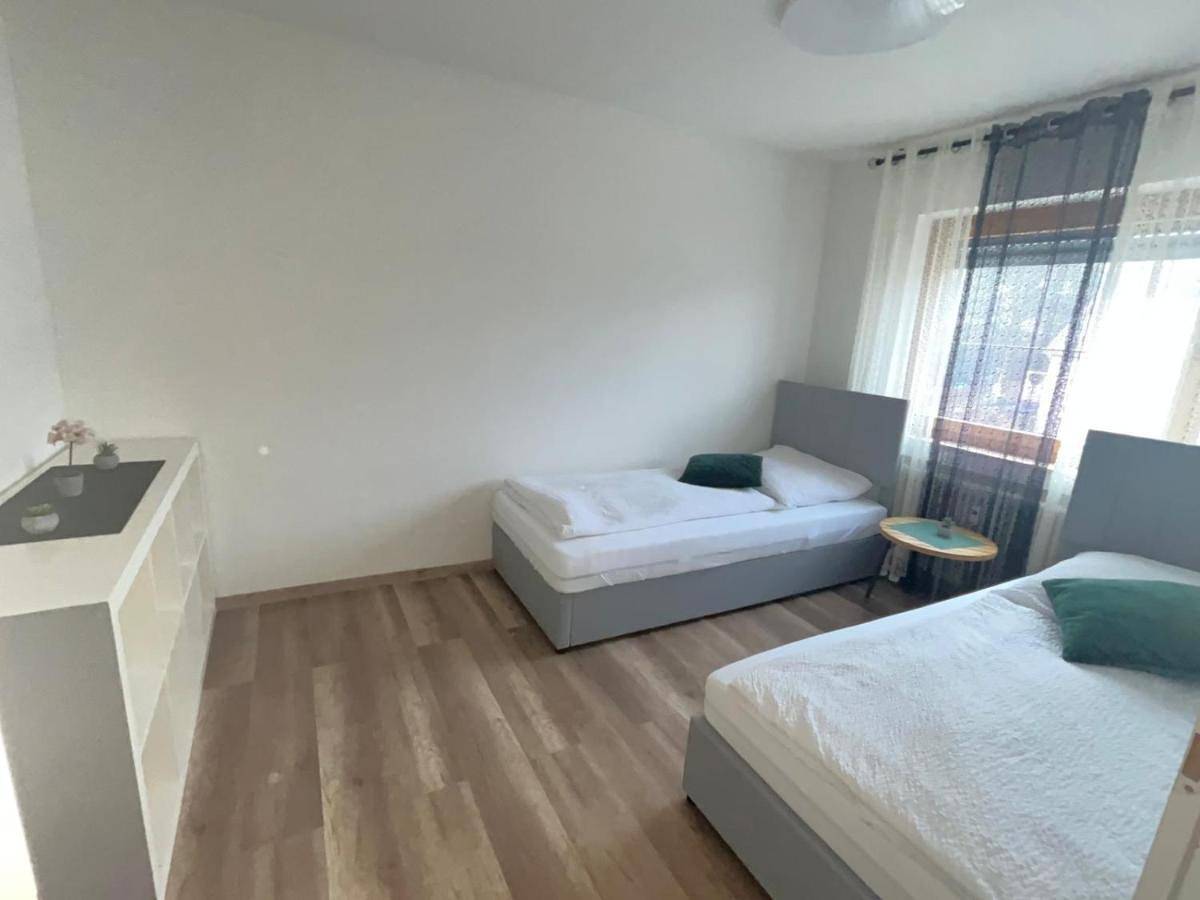 Ganze Wohnung, Monteurwohnung & Business Apartment mit Balkon & Parkplatz in Metzingen Outlet in Metzingen, Neckar-Alb