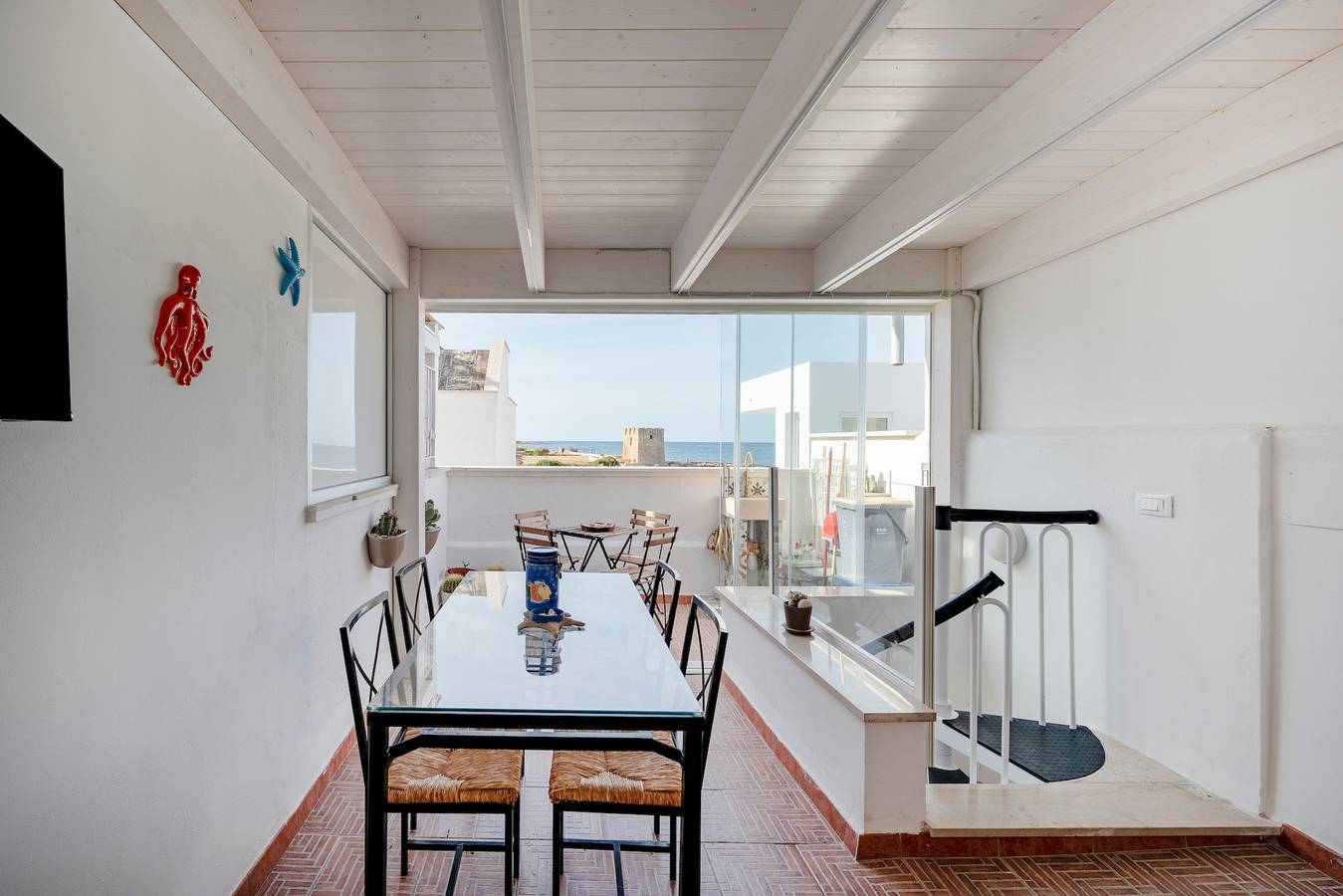 Entire apartment, Apartment 'La Veranda' with Sea View, Wi-Fi and Air Conditioning in Polignano a Mare, Bari Province