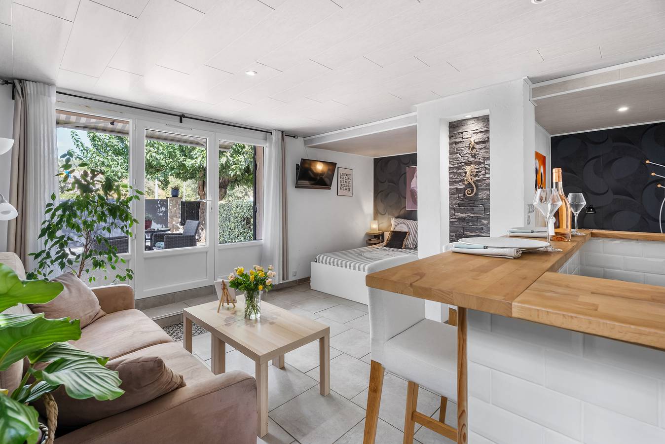 Ganzes Studio, Villa Nui - Komfortable Wohnung - Sommerterrasse und privater Parkplatz. in Cuers, Toulon Region