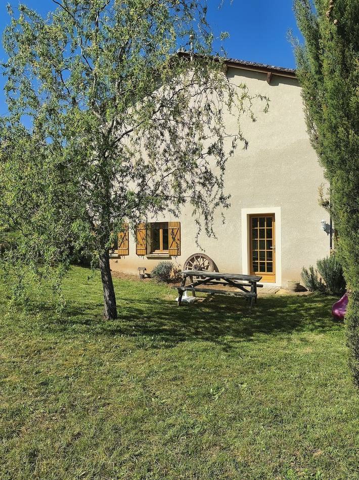 Gîte pour 6 personnes, avec terrasse et jardin à Castels
