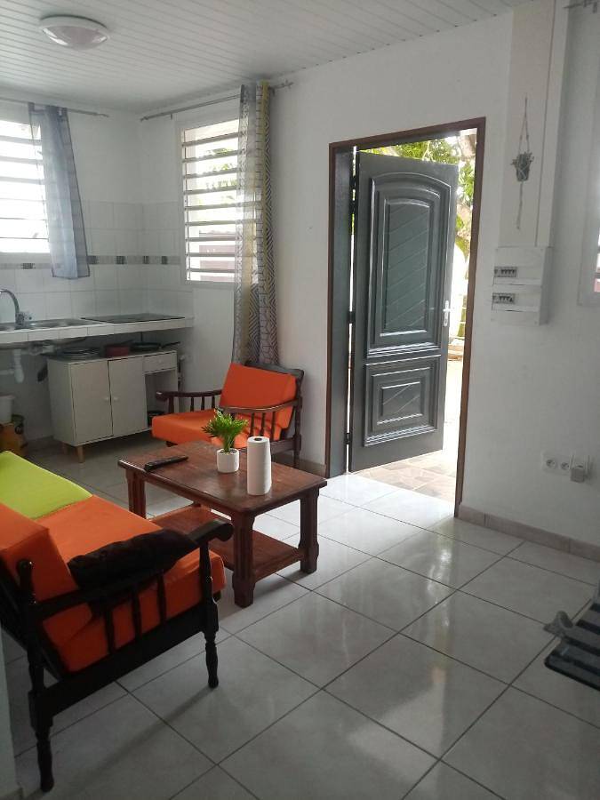 Gîte pour 2 personnes, avec terrasse et jardin, animaux acceptés dans Guyane française - 2