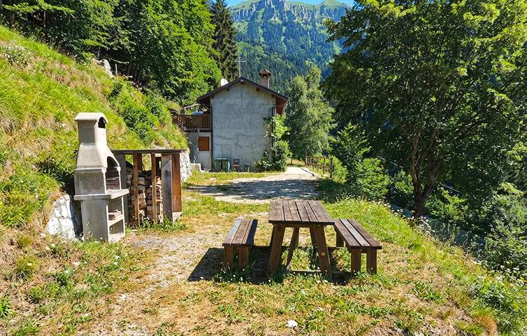 Appartamento di charme con parcheggio, cucina e posti letto in Sovramonte, Gruppo del Cimonega