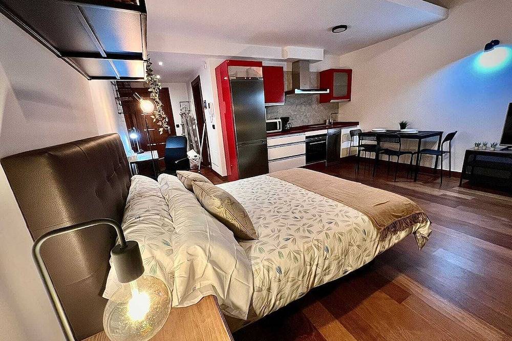 Entire apartment, Central Suites Arenal in Vigo, Rías Baixas