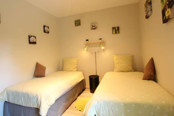 Gîte pour 10 personnes, avec jardin et terrasse à Saint-Germain-des-Vaux - 4