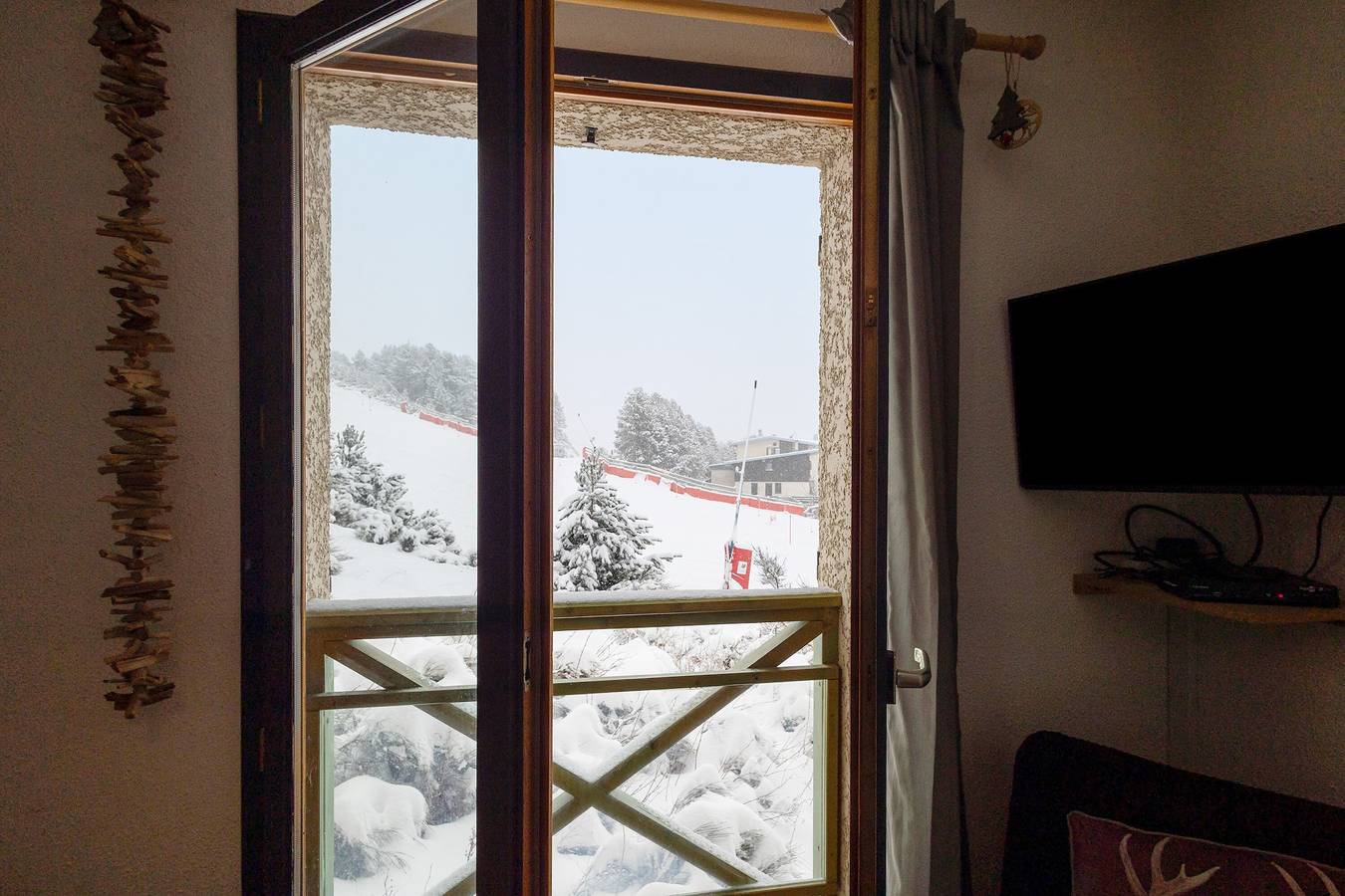 Appartamento intero, Appartamento 'Capcir' con vista sulle montagne, terrazza condivisa e Wi-Fi in Les Angles, Parco naturale regionale dei Pirenei catalani