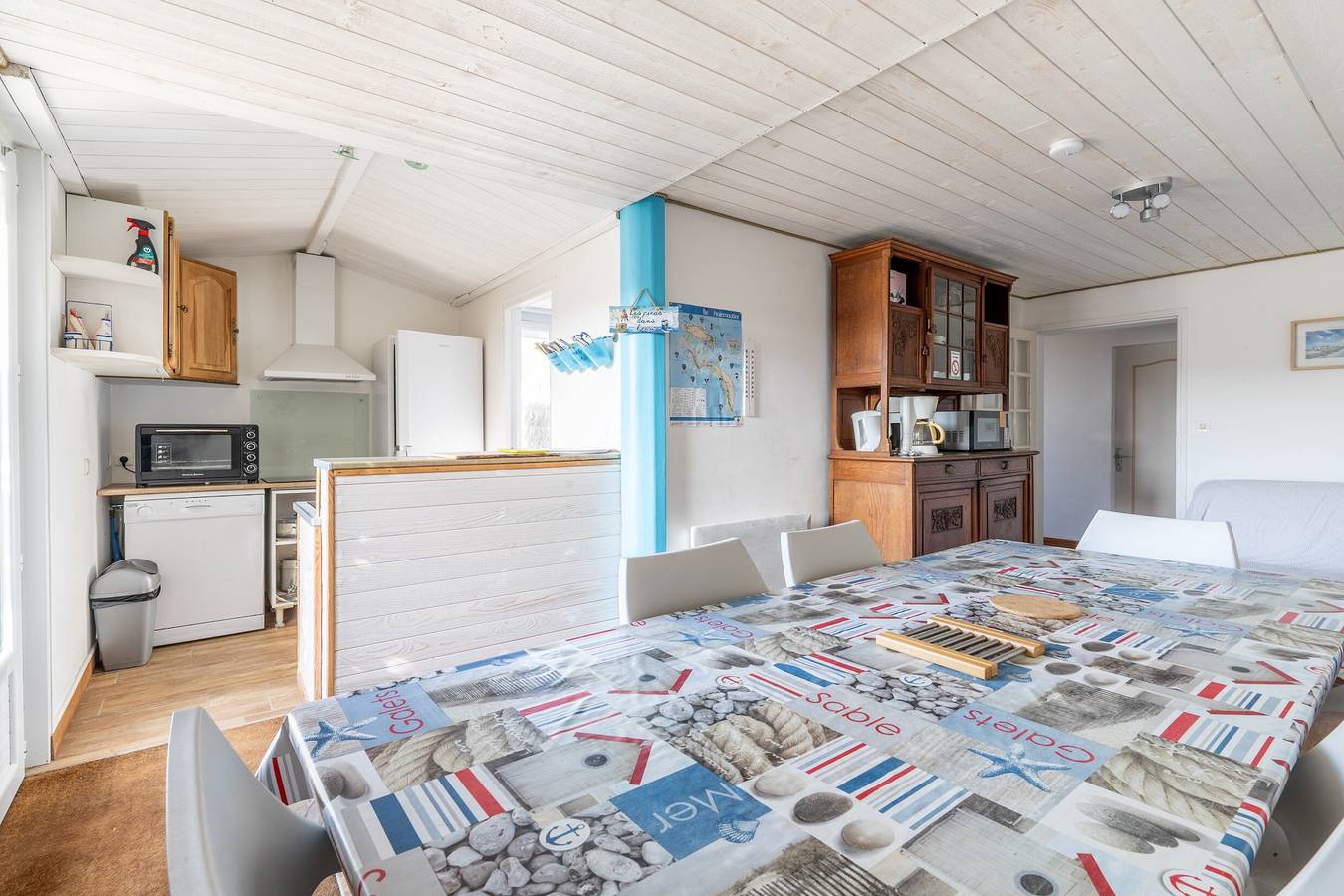 Entire apartment, Apartment 'Appartement 10 Pers À 50m Plage' with Private Terrace, Private Garden and Wi-Fi in Barbâtre, Noirmoutier