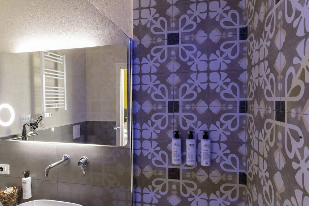 Stay with Comfort Double room with en suite bathroom and balcony. in Pescara, Adriatic Coast Abruzzo