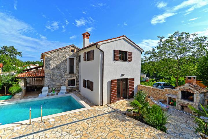 Ferienhaus für 5 Personen, mit Pool und Terrasse