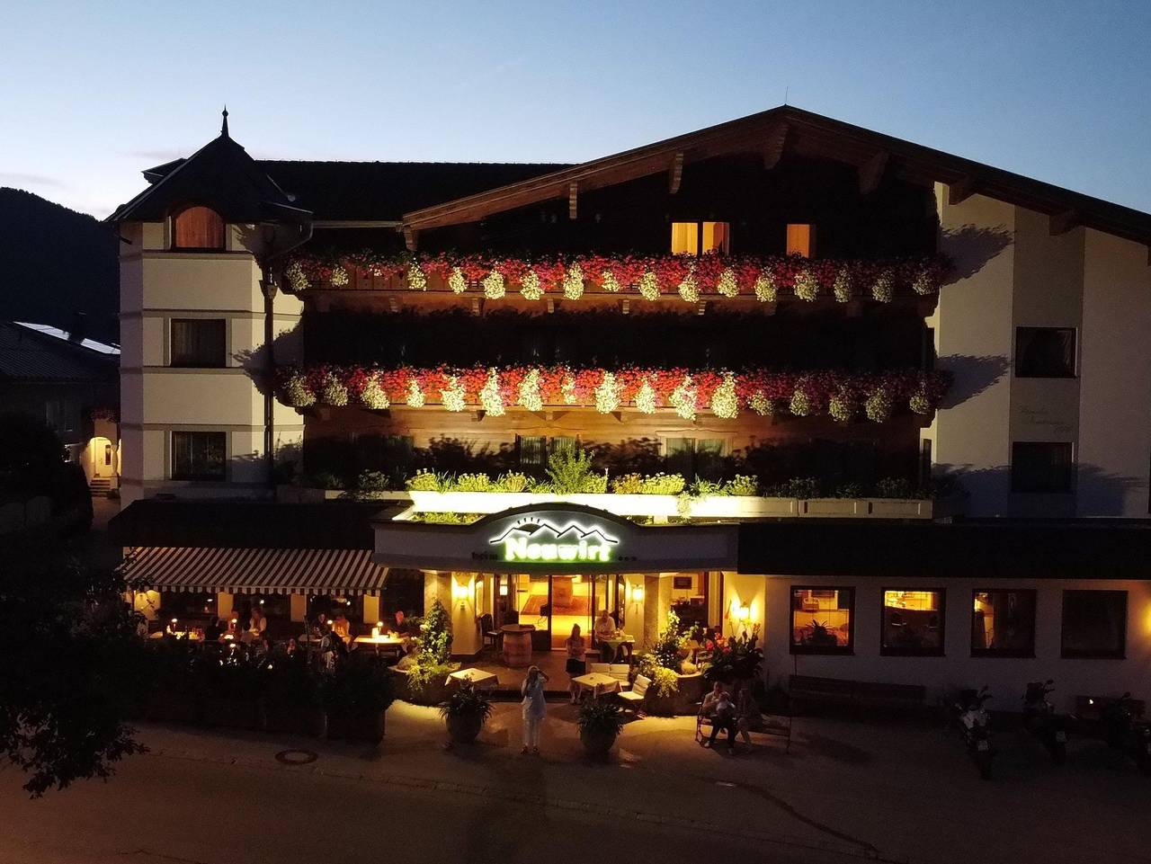 Hotel Neuwirt - Doppelzimmer "Zirbenholz" in Brandenberg, Kaisergebirge