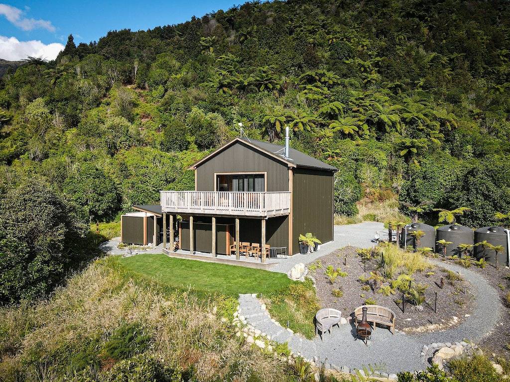 Fern Valley Cabin - Native Bush Retreat in Otaki Gorge in Kapiti Coast District