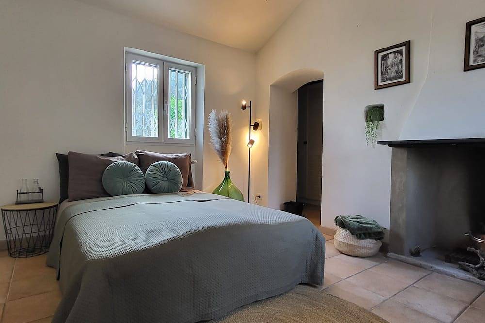 Lovely Vacationhome immersed in nature, stunning views,pool,outdoor kitchen,Wifi in Dolceacqua, Ligurian Alps
