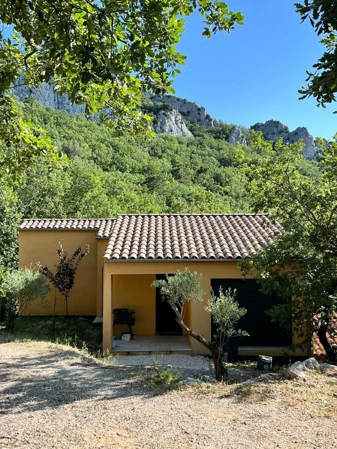 Ferienwohnung für 2 Personen, mit Terrasse und Pool sowie Ausblick und Garten - 1