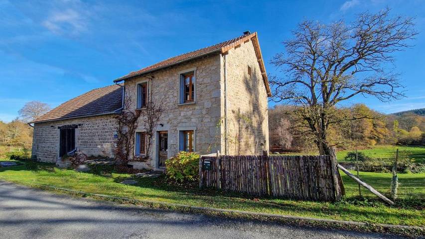 Location de vacances pour 2 personnes, avec vue et jardin à Crocq - 4