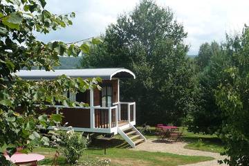 Mobil home pour 5 personnes, avec piscine et terrasse, animaux acceptés à Chamberet