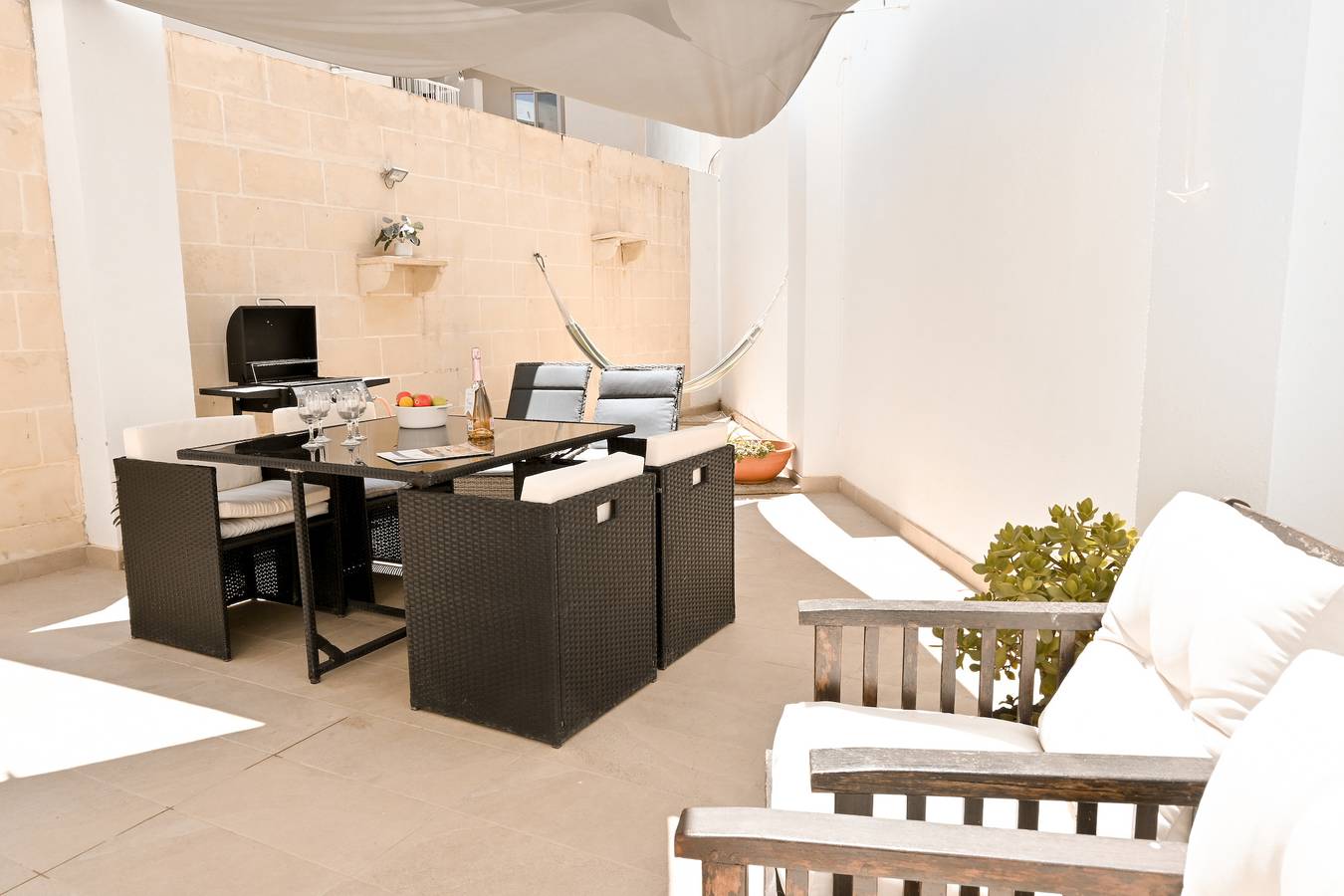 Casa Savannah by the beach in Naxxar, Insel Malta