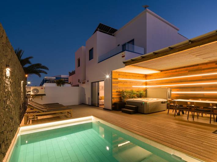 Villa voor 6 personen, with Balkon and Whirlpool as well as Tuin