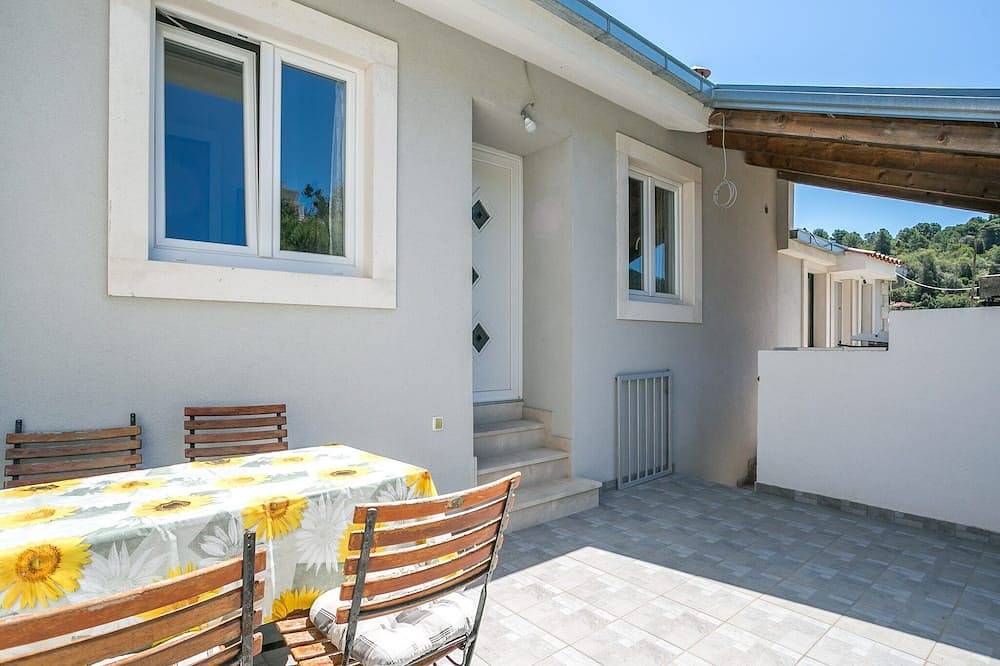 Ganze Wohnung, Ferienwohnung am Meer in Stomorska in Stomorska, Solta