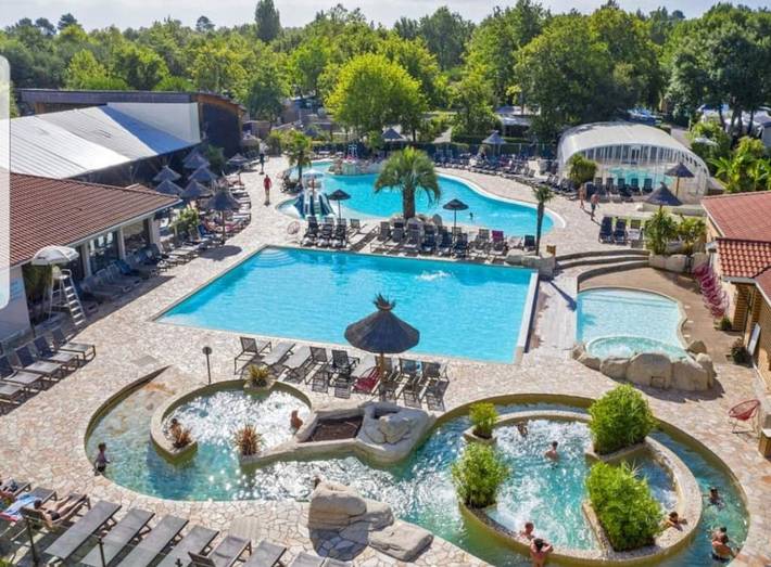 Camping pour 6 personnes, avec jacuzzi ainsi que terrasse et piscine dans Sud Ouest de France - 4