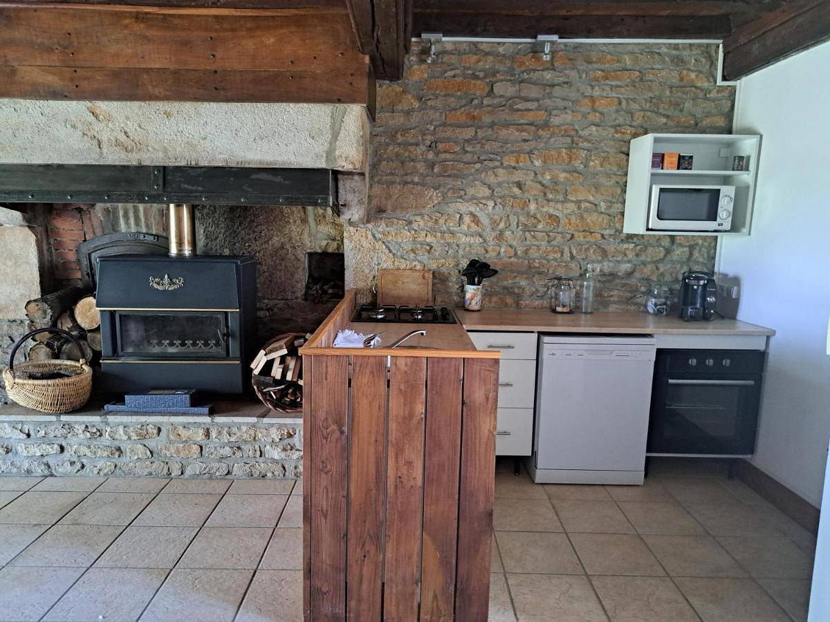 Two-Bedroom House in Éguilly, Région de Beaune