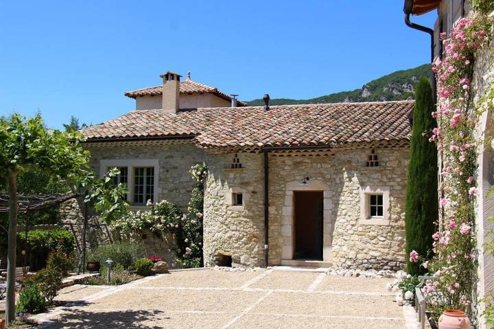 Maison d’hôte pour 2 personnes, avec terrasse et jardin ainsi que piscine et vue dans la Drôme - 2