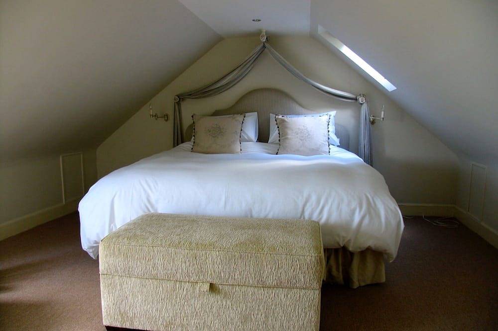 Beautiful location with sea views & beach close by. in Isle of Bute, Argyll & Bute