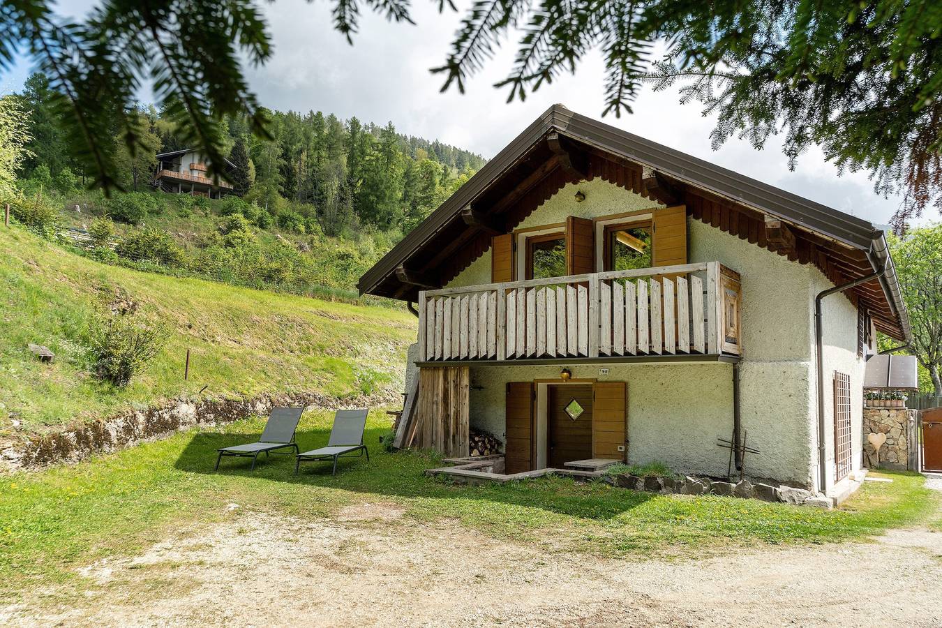 Chalet „Baita Dal Bigolaro“ mit Bergblick, privatem Garten und Balkon in Compet, Levico Terme