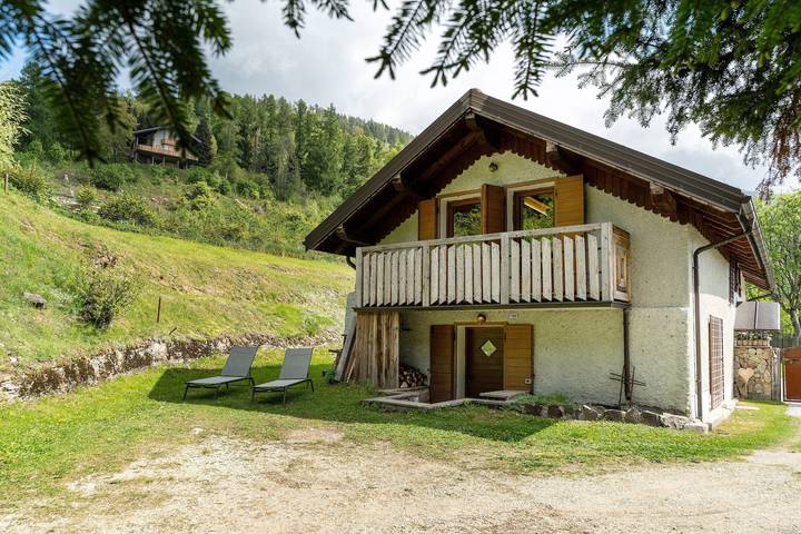 Chalet pour 4 personnes, avec Balcon et Jardin à Levico Terme