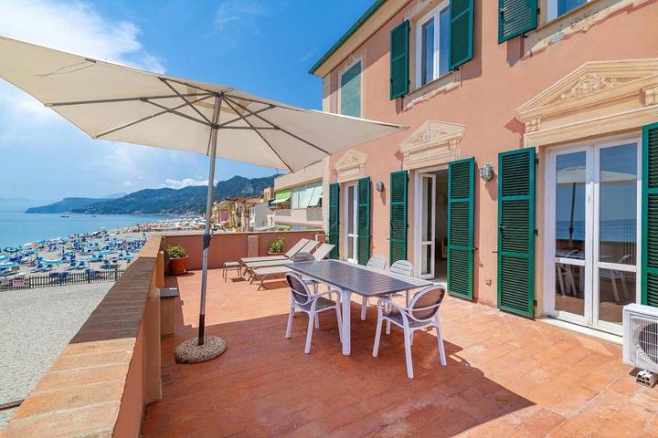 Casa vacanza per 3 persone, con panorama e terrazza, con animali domestici in Varigotti