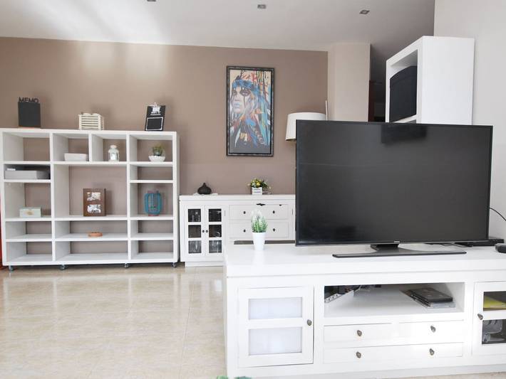 Appartement entier, Rez-de-chaussée lumineux avec terrasse près de la plage in Cabrera de Mar, Costa del Maresme