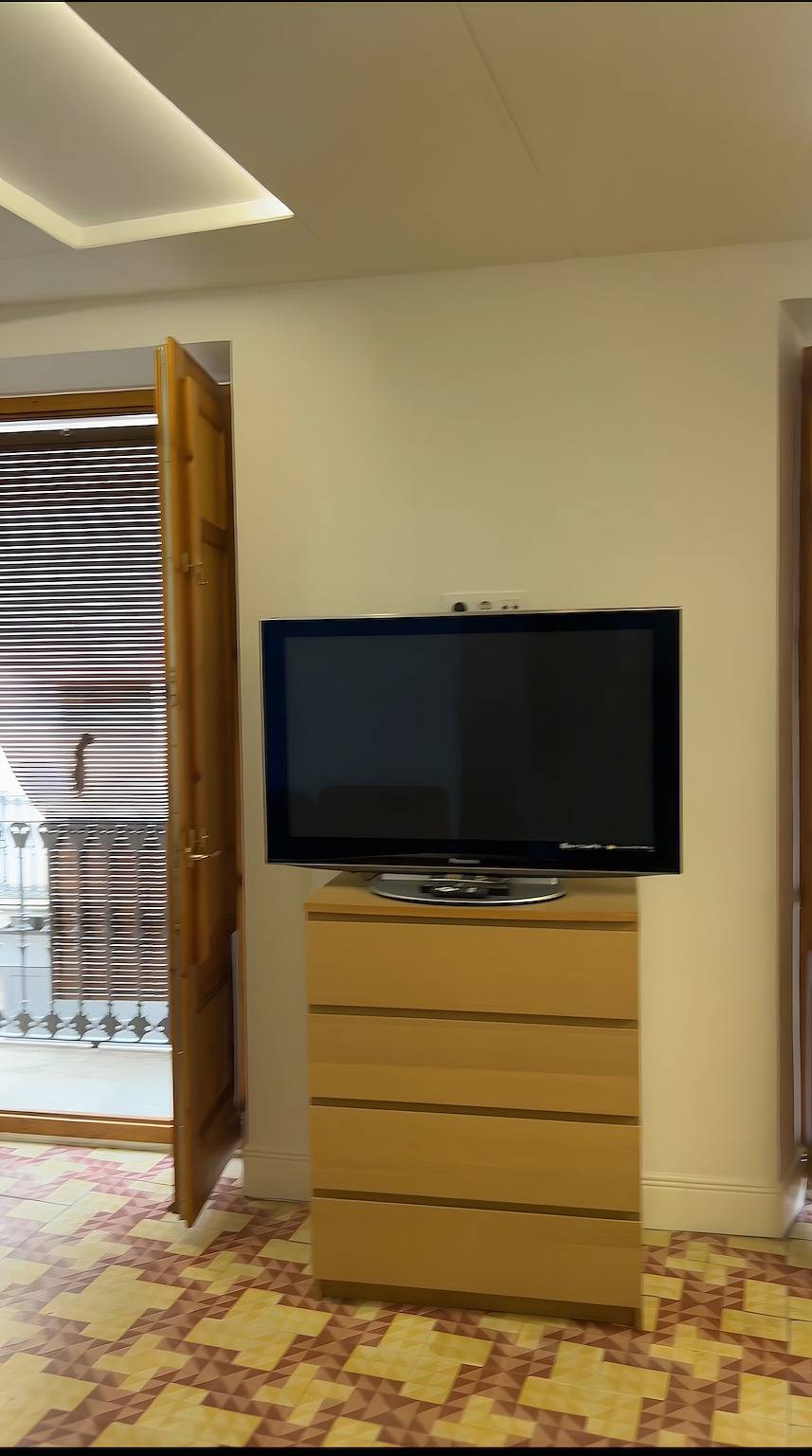 Ganze Wohnung, Ferienhaus 'La Divina' mit Balkon, Wlan und Klimaanlage in Figueres, Oberampurien
