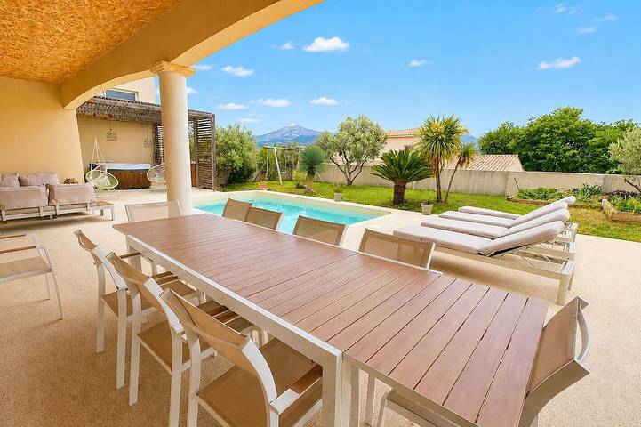 Location de vacances pour 6 personnes, avec Jacuzzi ainsi que Terrasse et Jardin à Saint-Maurice-sur-Eygues