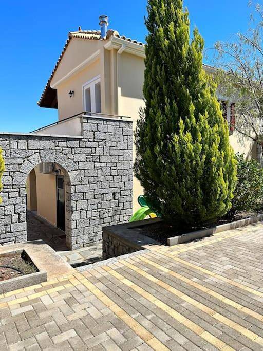 Location de vacances pour 6 personnes, avec jardin ainsi que balcon et vue à Galaxidi - 2