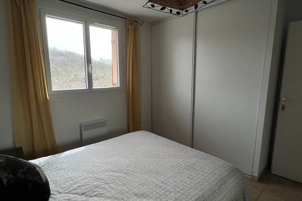 Entire apartment, 1-Bedroom Apartment with Pool View in Secure Residence, Cambo-les-Bains in Cambo-les-Bains, Bayonne region